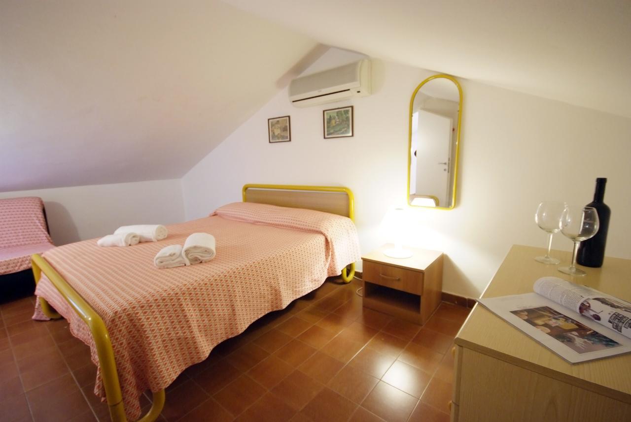 Residence Sud Est Porto Azzurro Eksteriør billede