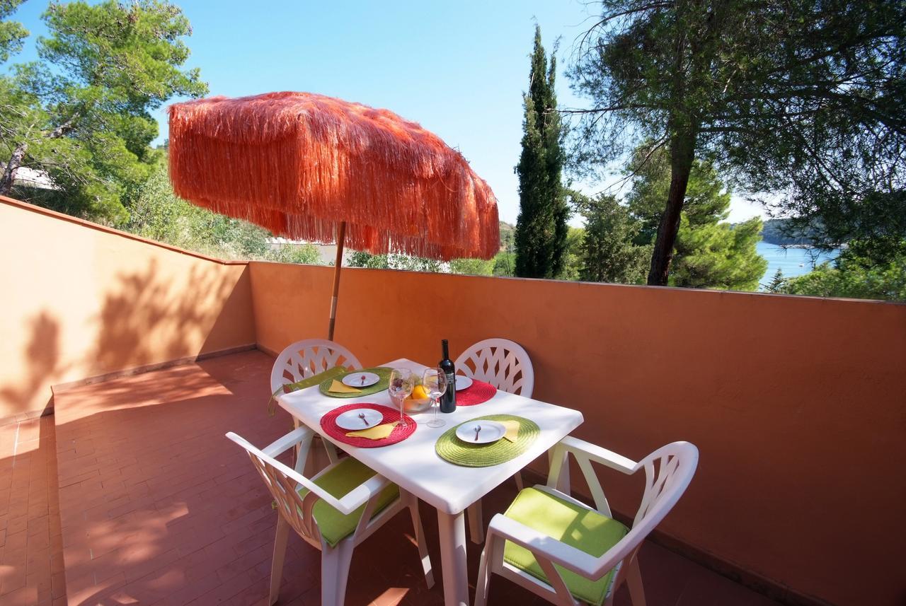 Residence Sud Est Porto Azzurro Eksteriør billede