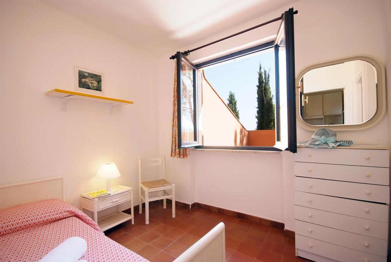 Residence Sud Est Porto Azzurro Eksteriør billede