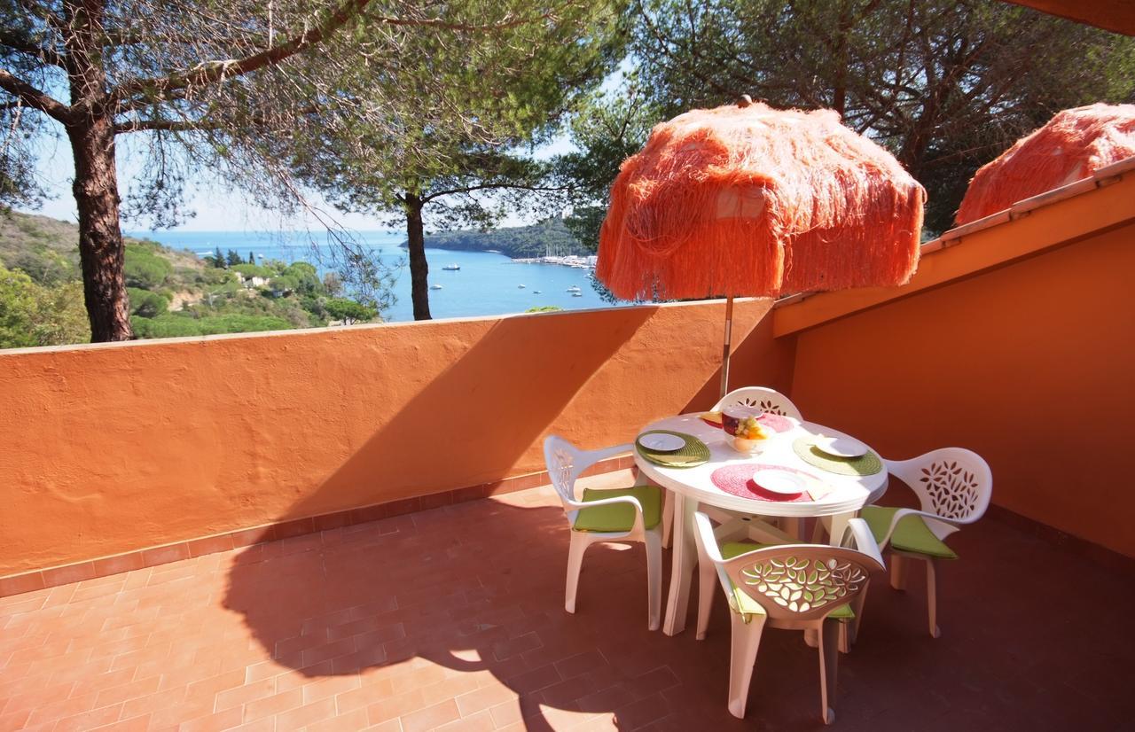 Residence Sud Est Porto Azzurro Eksteriør billede