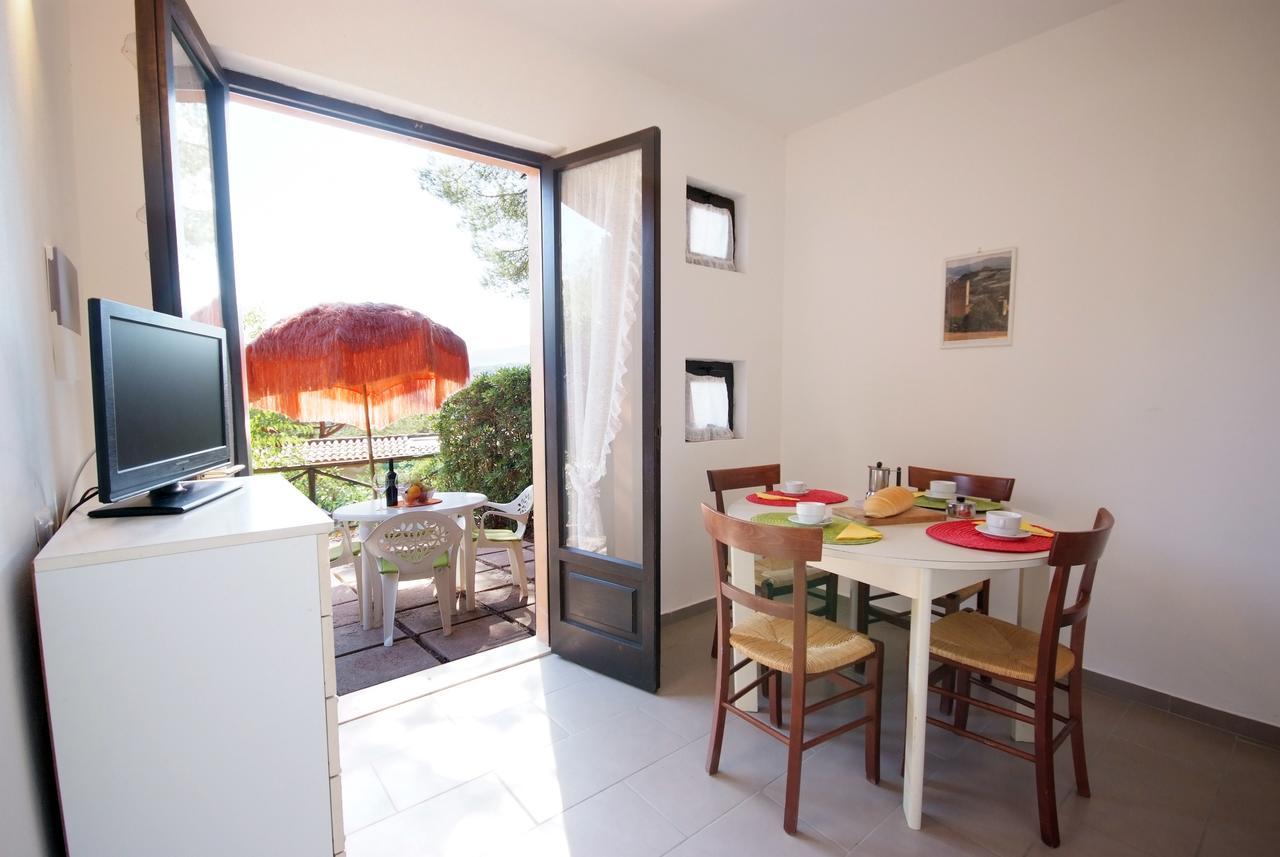 Residence Sud Est Porto Azzurro Eksteriør billede