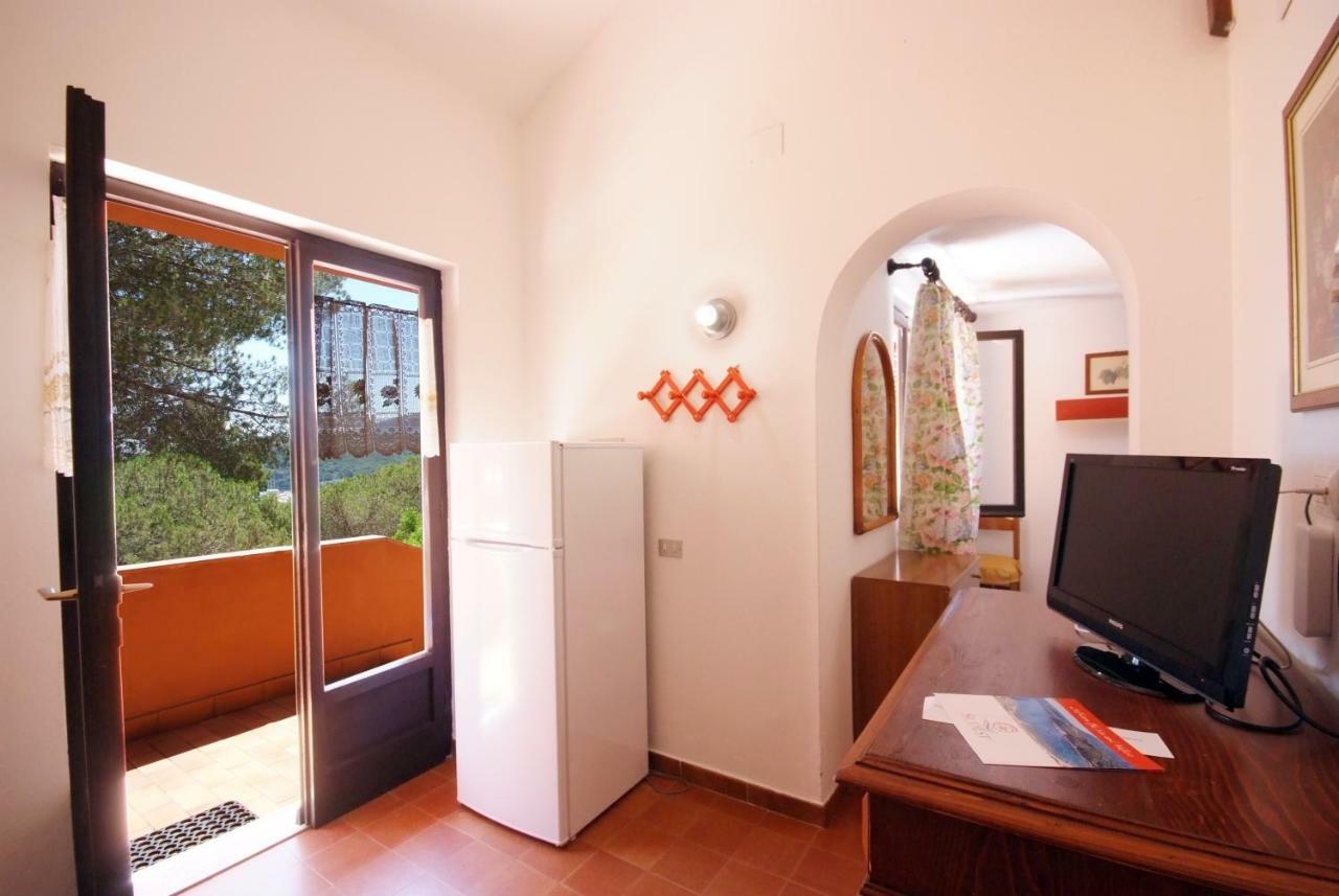 Residence Sud Est Porto Azzurro Eksteriør billede